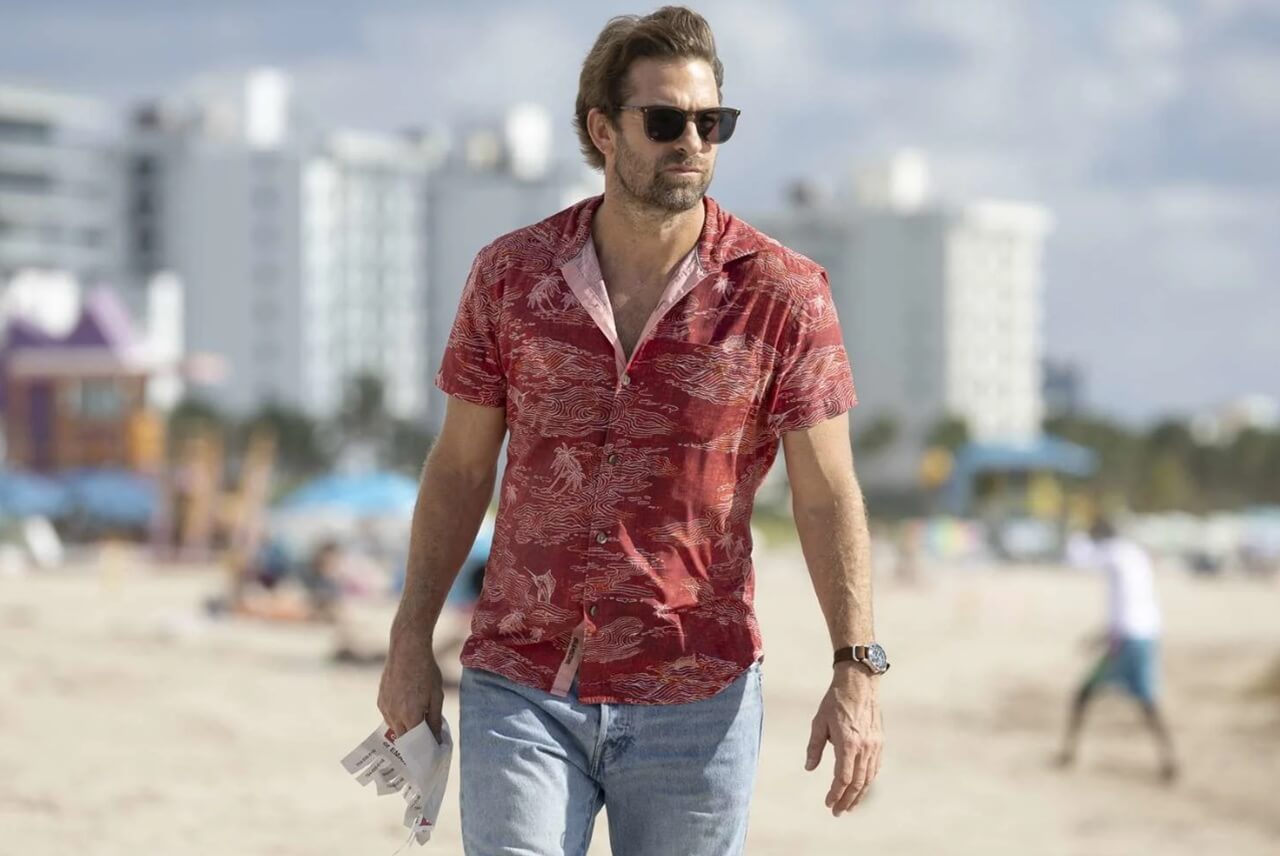 Scott Speedman filming R.J. Decker in Wilmington, wearing Hawaiian shirt on set.