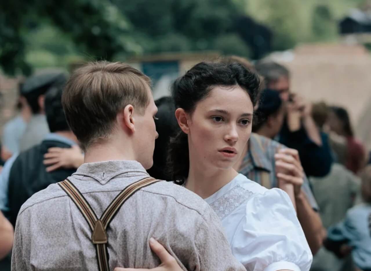 Marie-Elsa Sgualdo and cast of Silent Rebellion accept top prize at Joburg Film Festival.