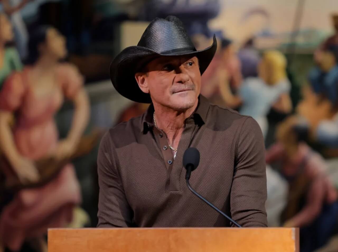 Tim McGraw smiles while addressing media at Hall of Fame induction event.