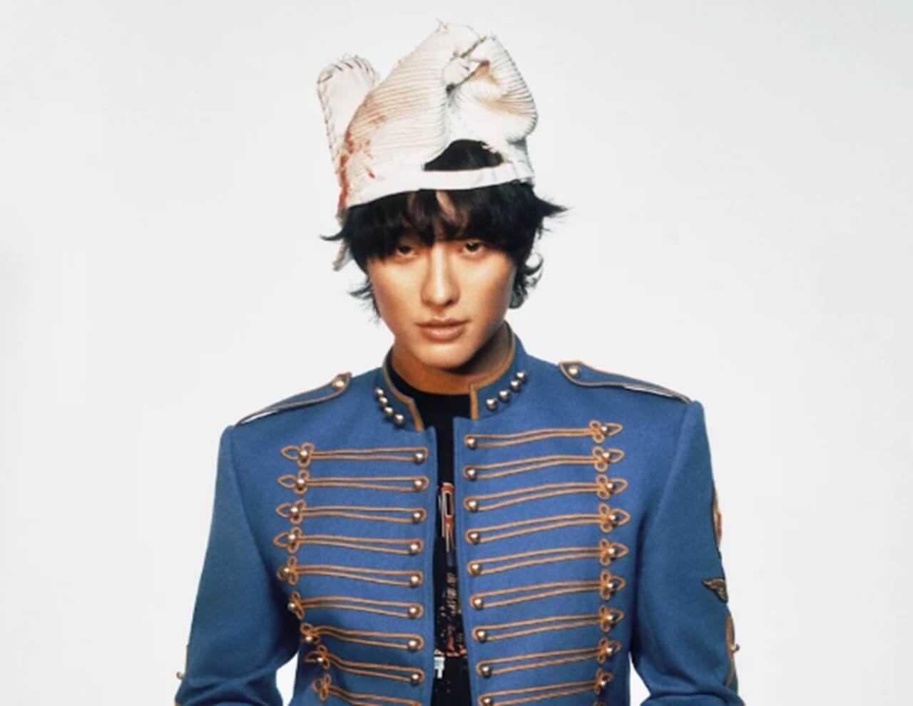 WOODZ performs in spotlight, showcasing Archive. 1 era.