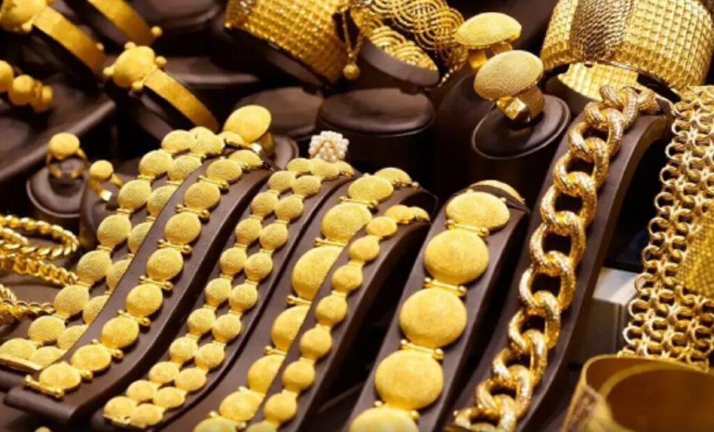 আরও নামবে সোনার দাম? বিশেষজ্ঞদের পূর্বাভাসে চিন্তা বাড়ছে বিনিয়োগকারীদের